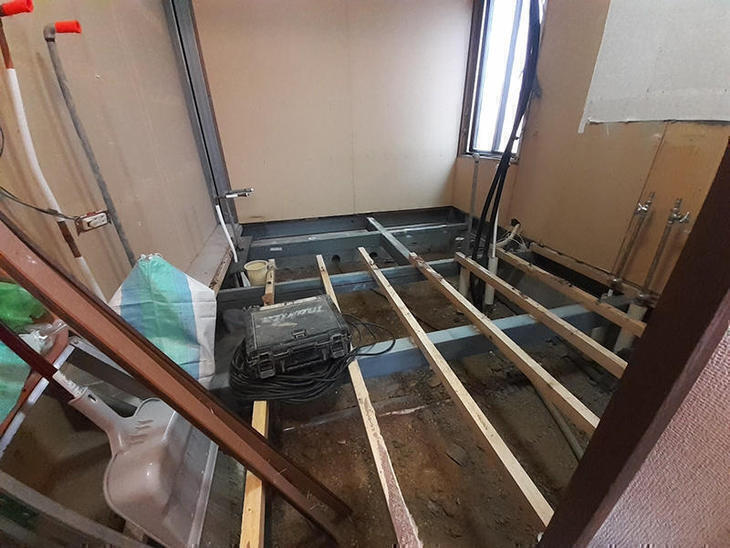 お風呂、洗面、トイレの解体を行いました。【水口店】亀田