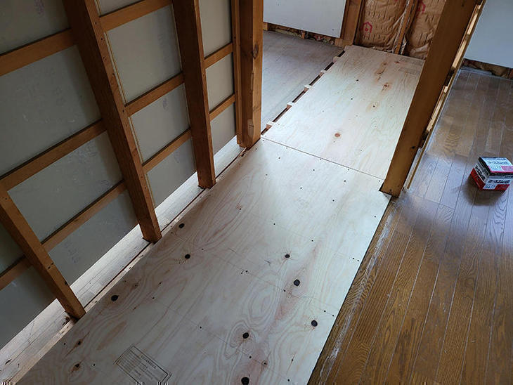 クローゼットの床組をしてベニヤを貼りました【野洲店】中村