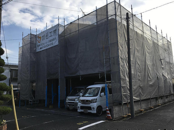外壁塗装をするため足場を設置しました。明日から外壁の高圧洗浄をします！【野洲店】岩城