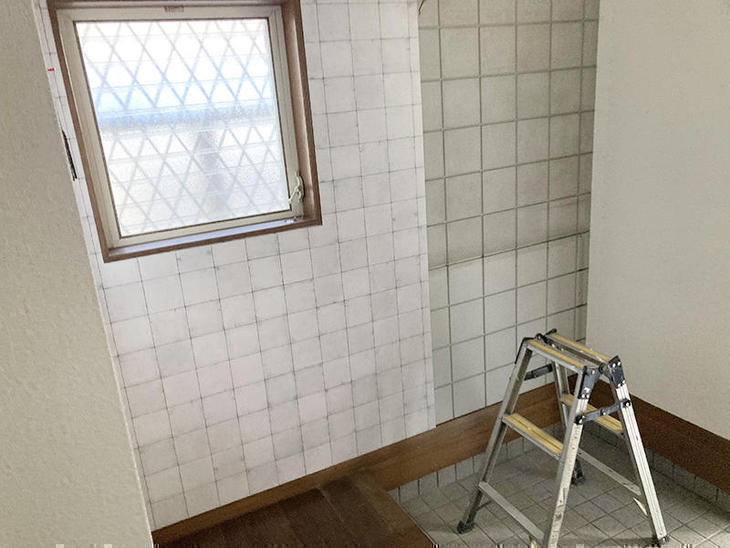 玄関タイルをきれいに仕上げました！見た目はタイルですが、実はパネルです！【野洲店】西嶋