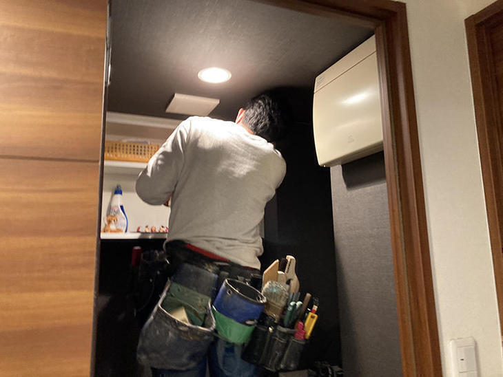 トイレのクロスを貼り替えます！【野洲店】久保田