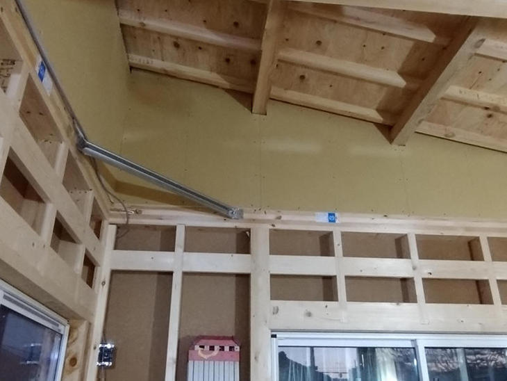 防火のため屋根裏にボードを貼っています。【野洲店】津田