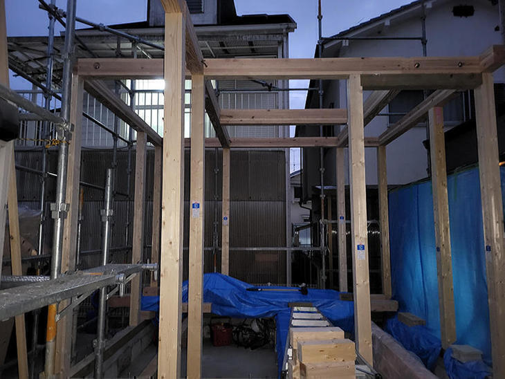 柱と梁を入れました【野洲店】中村