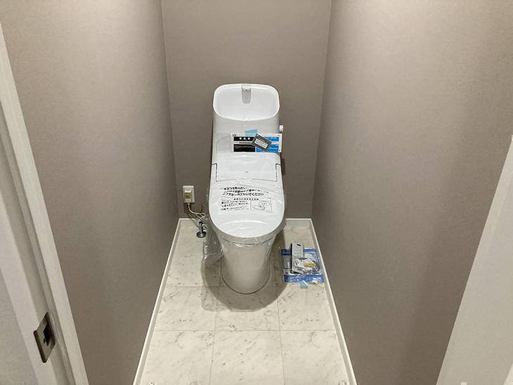 トイレ交換と内装のクロスとクッションフロアを貼り替えました。【水口店】亀田・越田