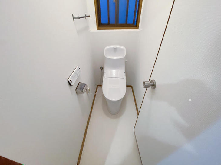 トイレを交換し、クロスとクッションフロアを貼り替ええました。【大津湖西店】山本