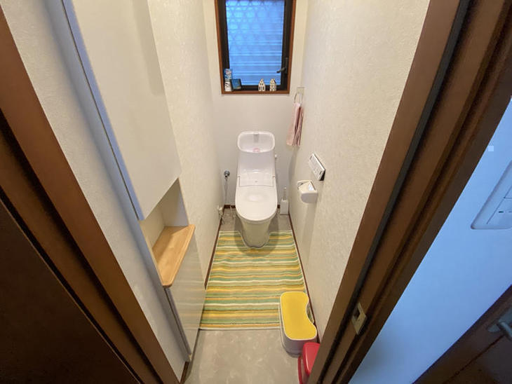 トイレをリクシルの匠工房オリジナルに交換し、クロスとクッションフロアを貼り替えました。【大津湖西店】山本