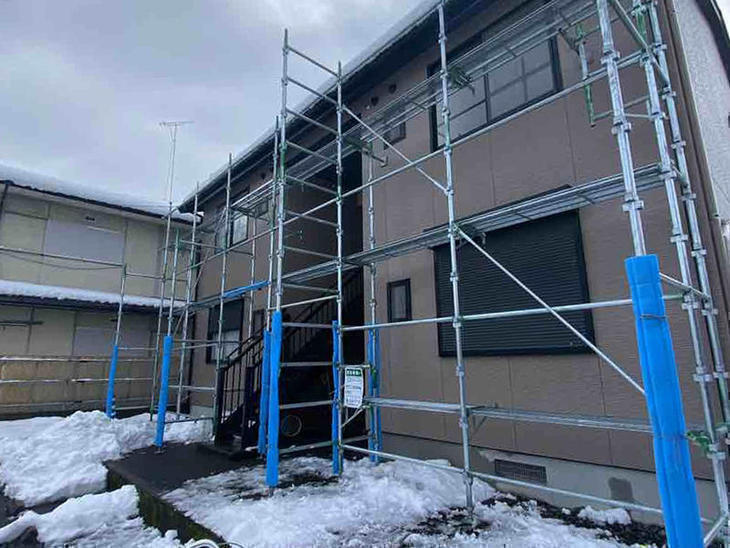 アパートの外壁塗装をするために、足場を組み立てました。【野洲店】岩城