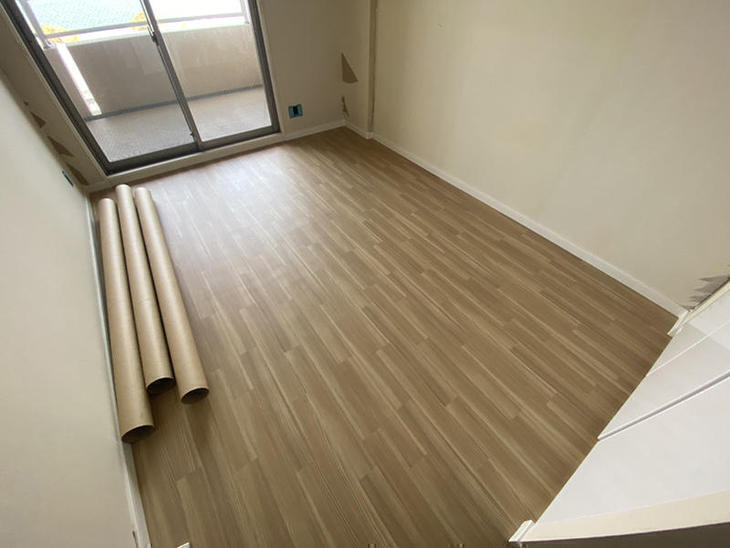 マンションの洋室の床に、長尺シートを貼りました。【大津湖西店】築山
