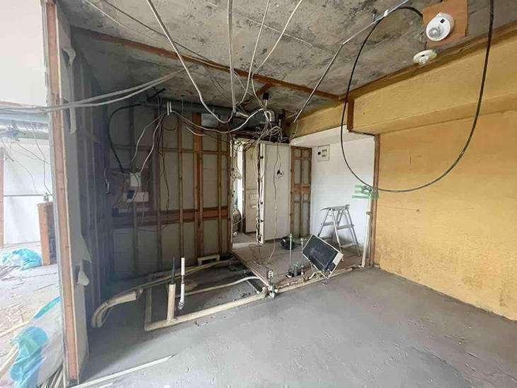 マンションのフローリングや間仕切り壁の解体を行いました。【草津栗東店】渡邊
