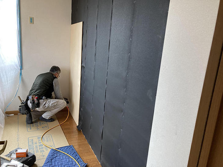 間仕切り壁造作工事で、これからベニヤを貼っていきます。【水口店】越田