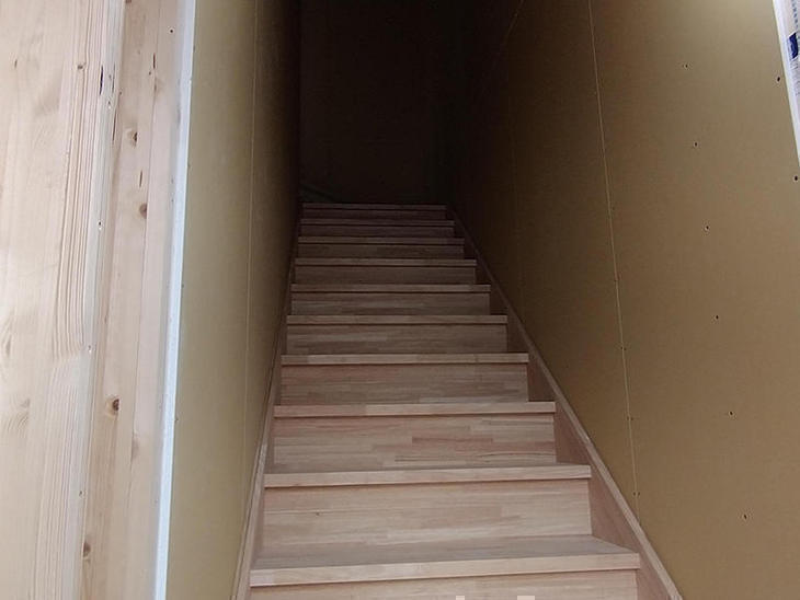 無塗装の階段を取付ました。【野洲店】津田