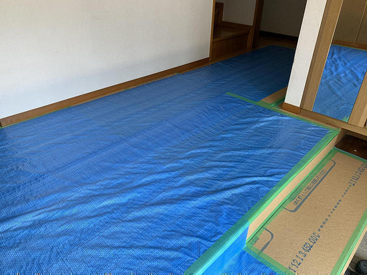 トイレの交換工事の前に養生を行いました。【水口店】越田・太田