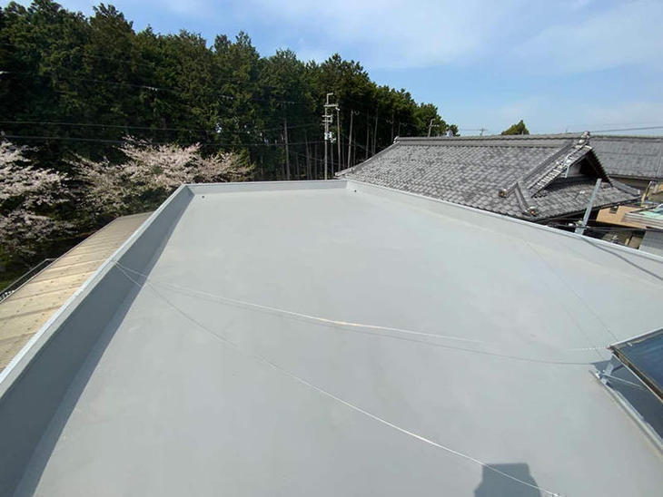 屋上の防水工事をしました。これで雨漏れの心配もありません。【湖東湖北店】 山中和樹・吉岡