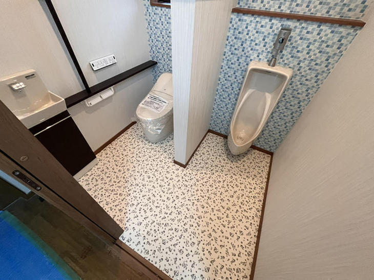 トイレの交換工事を行いました。壁や床も新しく貼り替えました。【水口店】亀田・太田