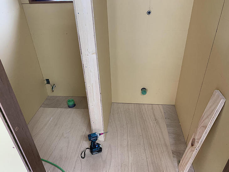 トイレの工事を行なっています。この後に壁紙を貼ります。【水口店】亀田・太田