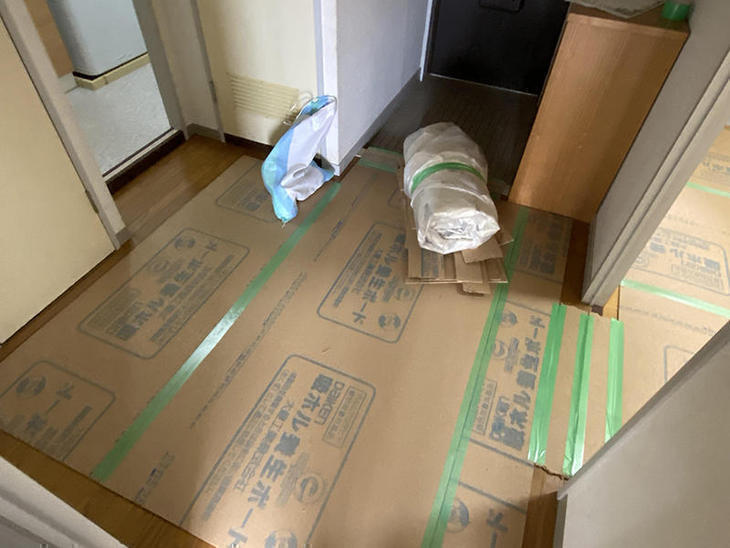 玄関を養生しました。【野洲店】野本