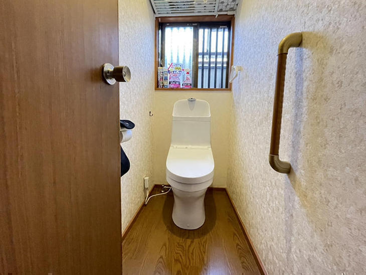 既存のトイレを取り外し、【TOTO　ZJ】を新しく取り付けました。【大津湖西店】築山・山本梨生