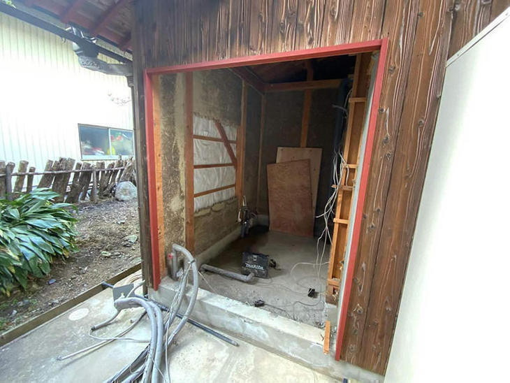 お風呂を設置するために、外壁を解体しました！ 【湖東湖北店】 山中和樹・吉岡