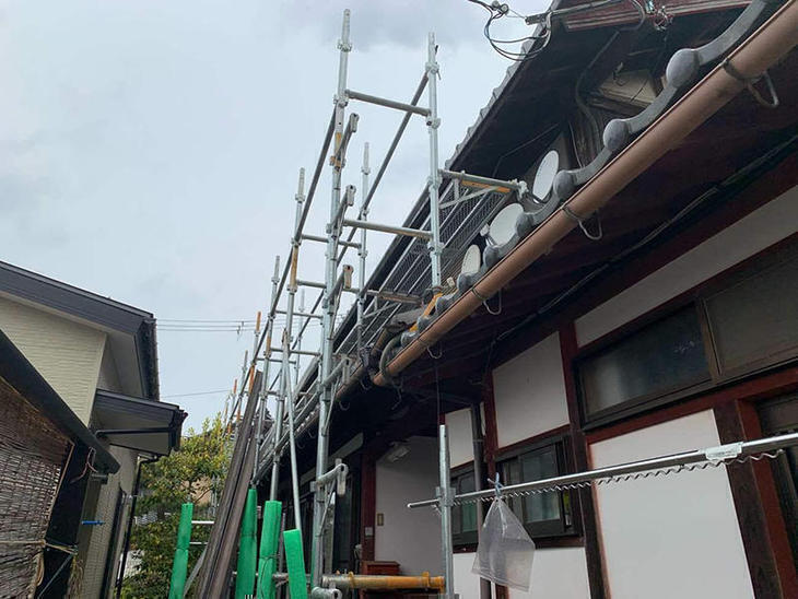 足場の設置工事を行いました！樋交換のために、足場を使います！【湖東湖北店】金ヶ崎・吉岡
