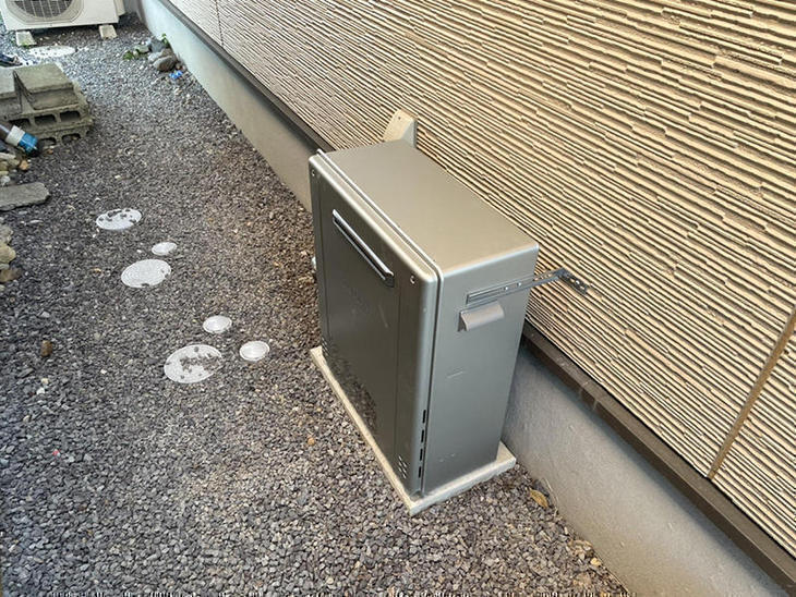 給湯器交換工事を行いました。新しい給湯器になり、生活が便利になります。【湖東湖北店】有本・吉岡