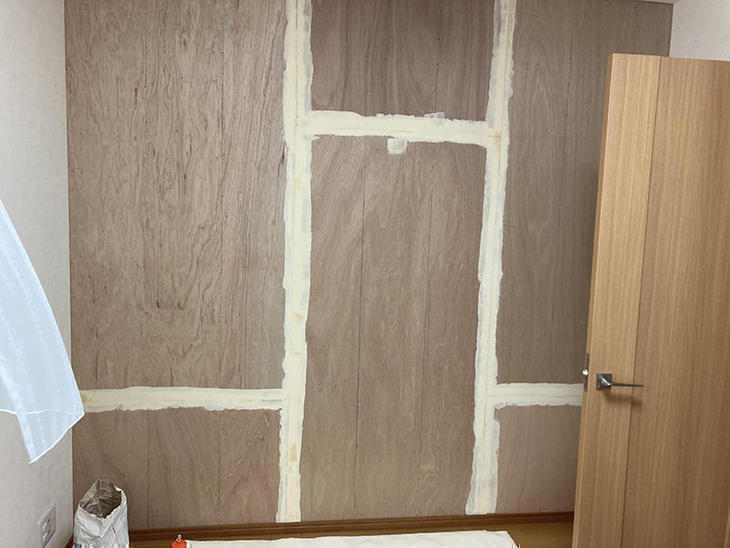 間仕切り壁を造作しました。これから内装屋さんにクロスを貼って頂きます。【水口店】越田