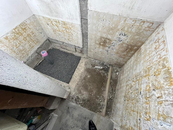左官工事を行いました。トイレの土間を作っています。 【湖東湖北店】 金ヶ﨑・吉岡