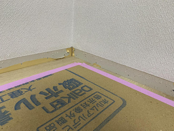 クロスを貼り替える為、巾木を外しました。【大津湖西店】築山・山本梨生