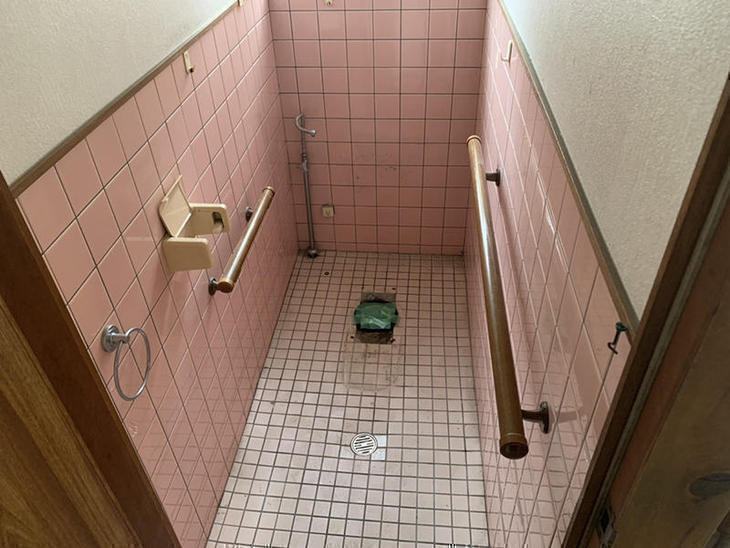 トイレを外しました！これから新しいトイレを取り付けていきます。【大津湖西店】築山・山本梨生