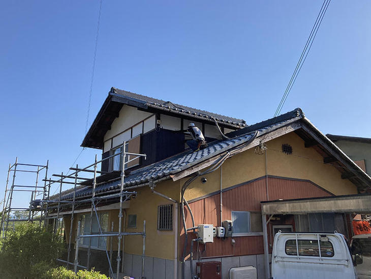 2階の焼き板を貼替えています。【野洲店】久保田