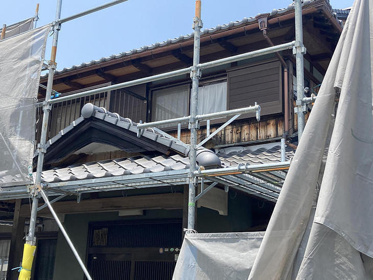瓦を葺き替えて屋根を軽くしています！【野洲店】西嶋