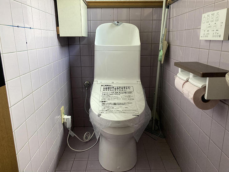 トイレとペーパーホルダーを交換致しました。【水口店】越田