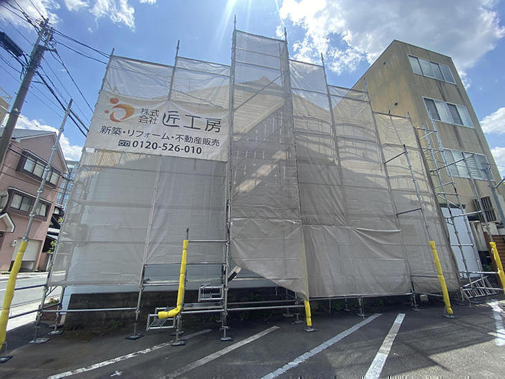 足場設置完了しました。これから外壁塗装していきます！【草津栗東店】中出