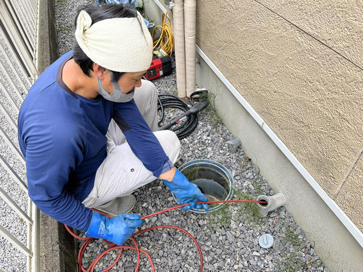キッチンの排水溝を高圧洗浄しております。【草津栗東店】中出
