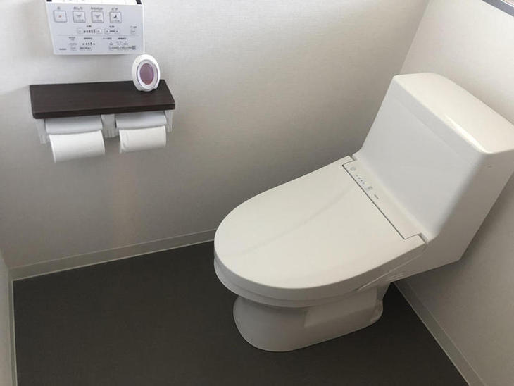 トイレをTOTOに交換しました。交換の際にクロスやクッションフロアも新しくしました。【湖東湖北店】世良・堀