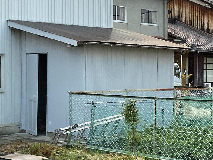 納戸の屋根波板を交換し、壁面は塗装させて頂きました。【野洲店】小畑