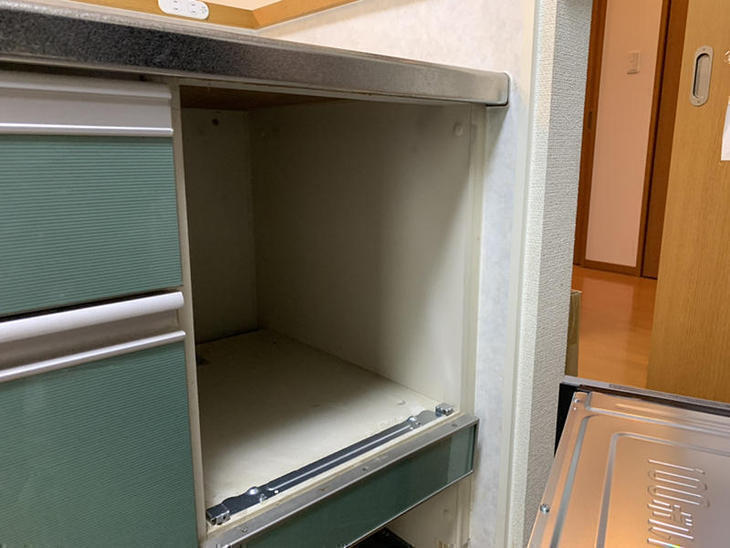 食洗器を交換するため、食洗器を取り外しました。【大津湖西店】山本梨生