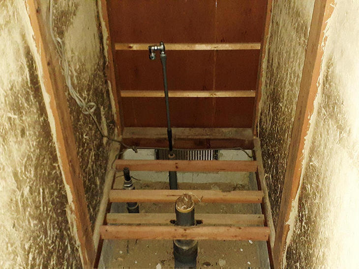 既存トイレを解体しました。これから設備・電気の仕込みをします。【水口店】太田