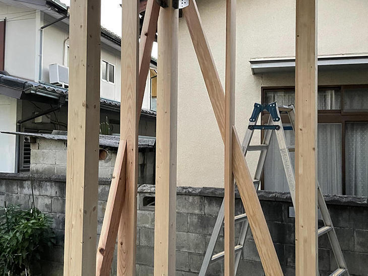 筋交を入れ金物を取り付けました。【野洲店】北川  