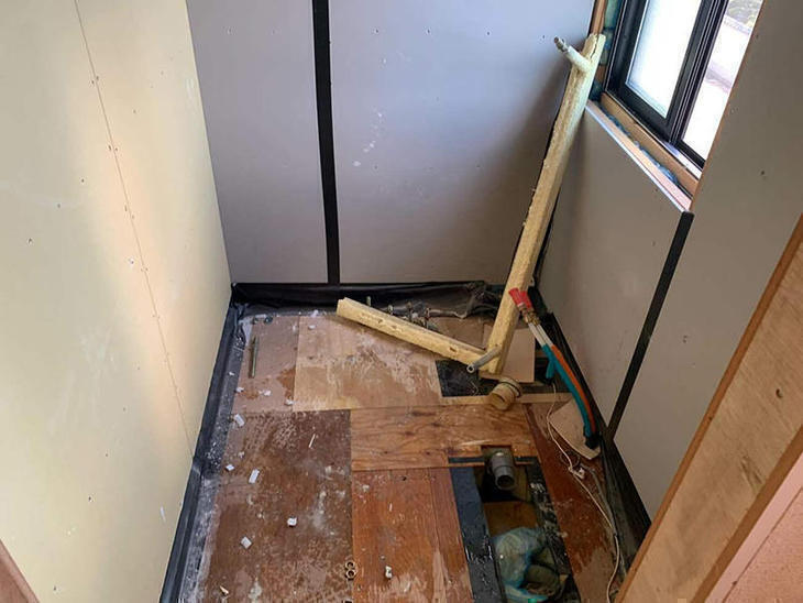 浴室の解体工事を行いました！ここにシャワーユニットを据え付けていきます！【野洲店】野々下