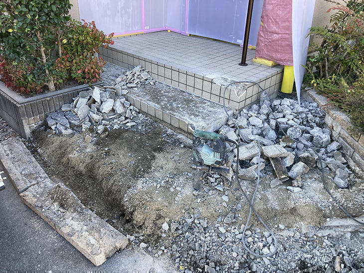 玄関ポーチやりかえのため、解体工事を行いました【野洲店】小畑