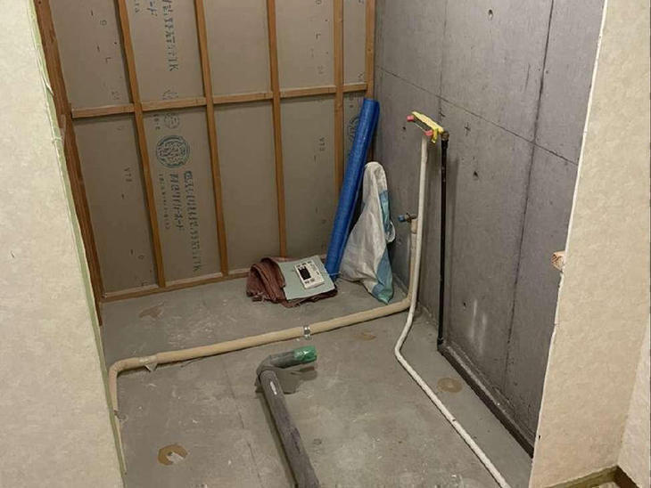 マンションのユニットバスを解体しました。これから設備配管、電気配線の仕込みを行います。【草津栗東店】田代