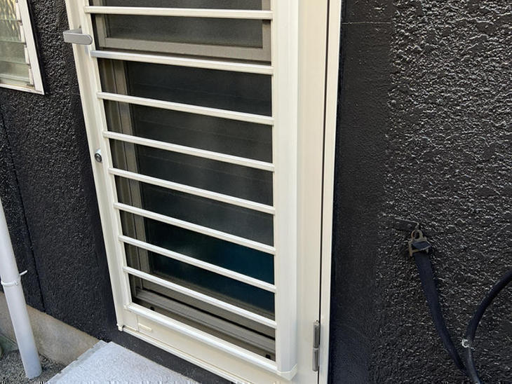 勝手口の入れ替えしました。今まで開口が小さい物から大きな間口に なったので、荷物こ出し入れが楽になります！【草津栗東店】保木