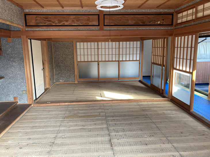 和室2間を洋室にするために畳を引き上げました。【水口店】森田