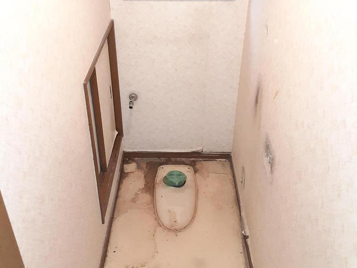 新しいトイレを設置する為、古いトイレを外したところです。【草津栗東店】阪本