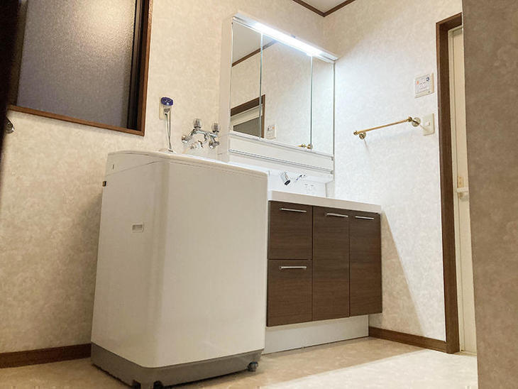 クッションフロアの貼り替え、洗面台交換工事完了致しました。【水口店】越田