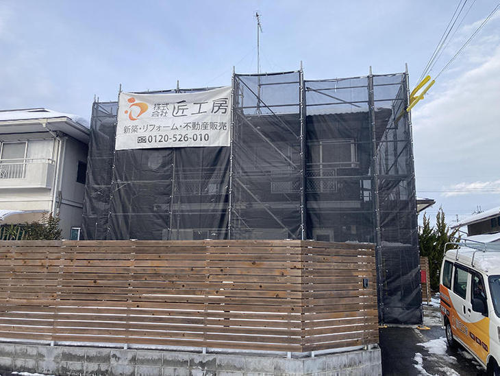 外壁塗装するため、足場を設置しました。【水口店】森田