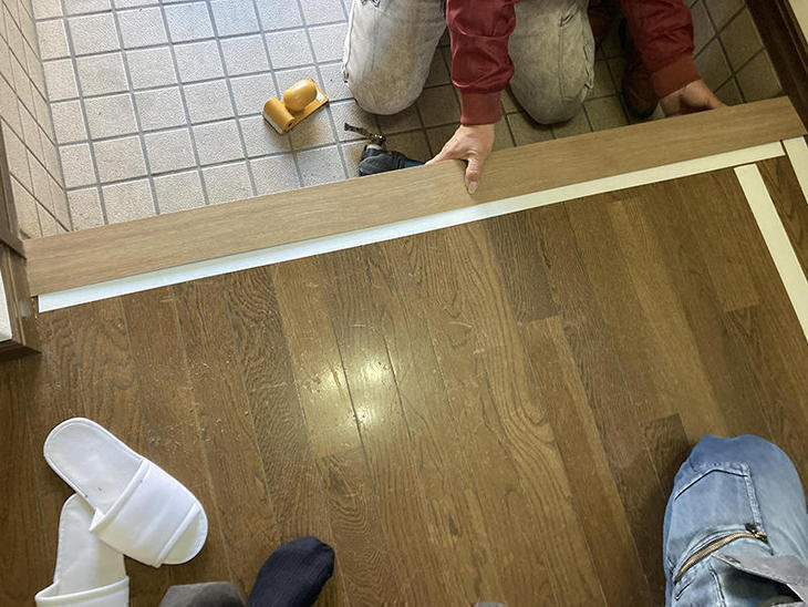このフローリングは薄いのでどこでも対応可です！【野洲店】西嶋