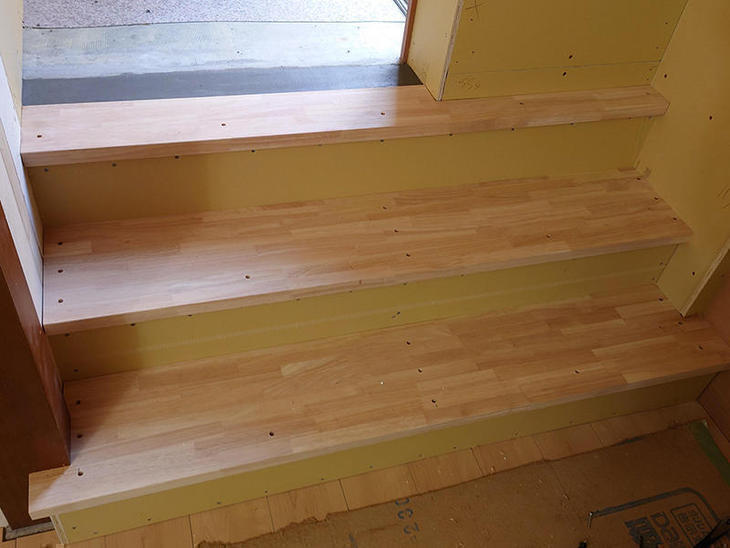 階段をフリー板で造作しました。【野洲店】津田