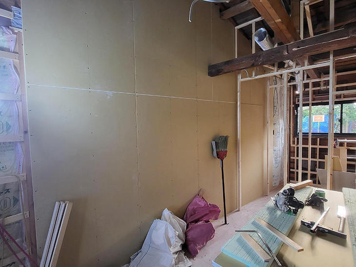 壁を貼りました【野洲店】中村