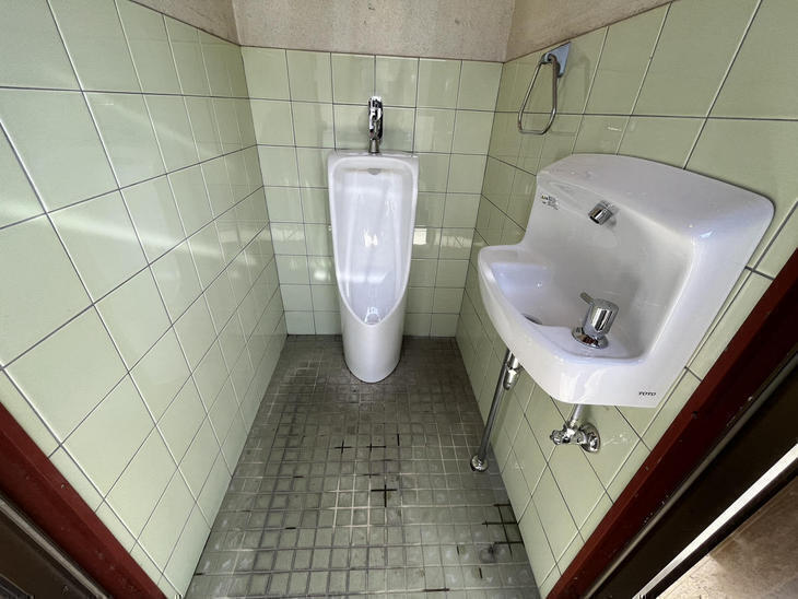 トイレと手洗い器の交換を行いました。【水口店】亀田・朝山